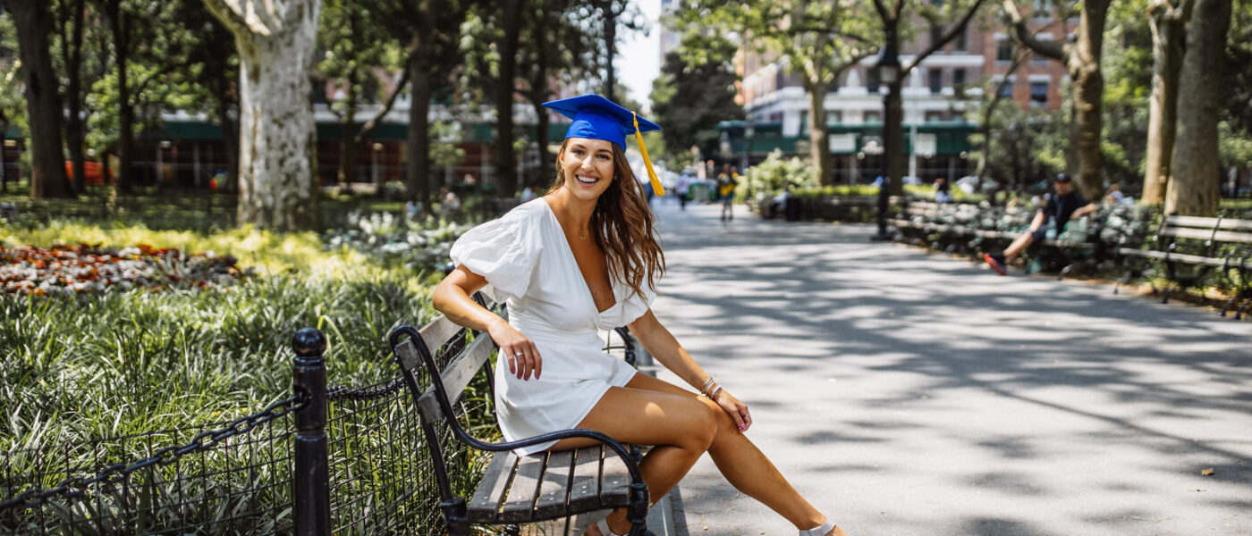 NYC GRADUATION PHOTOSHOOT SENIOR PORTRAITS 27 otoshoot nyc college graduation photos in Washington Square Park
